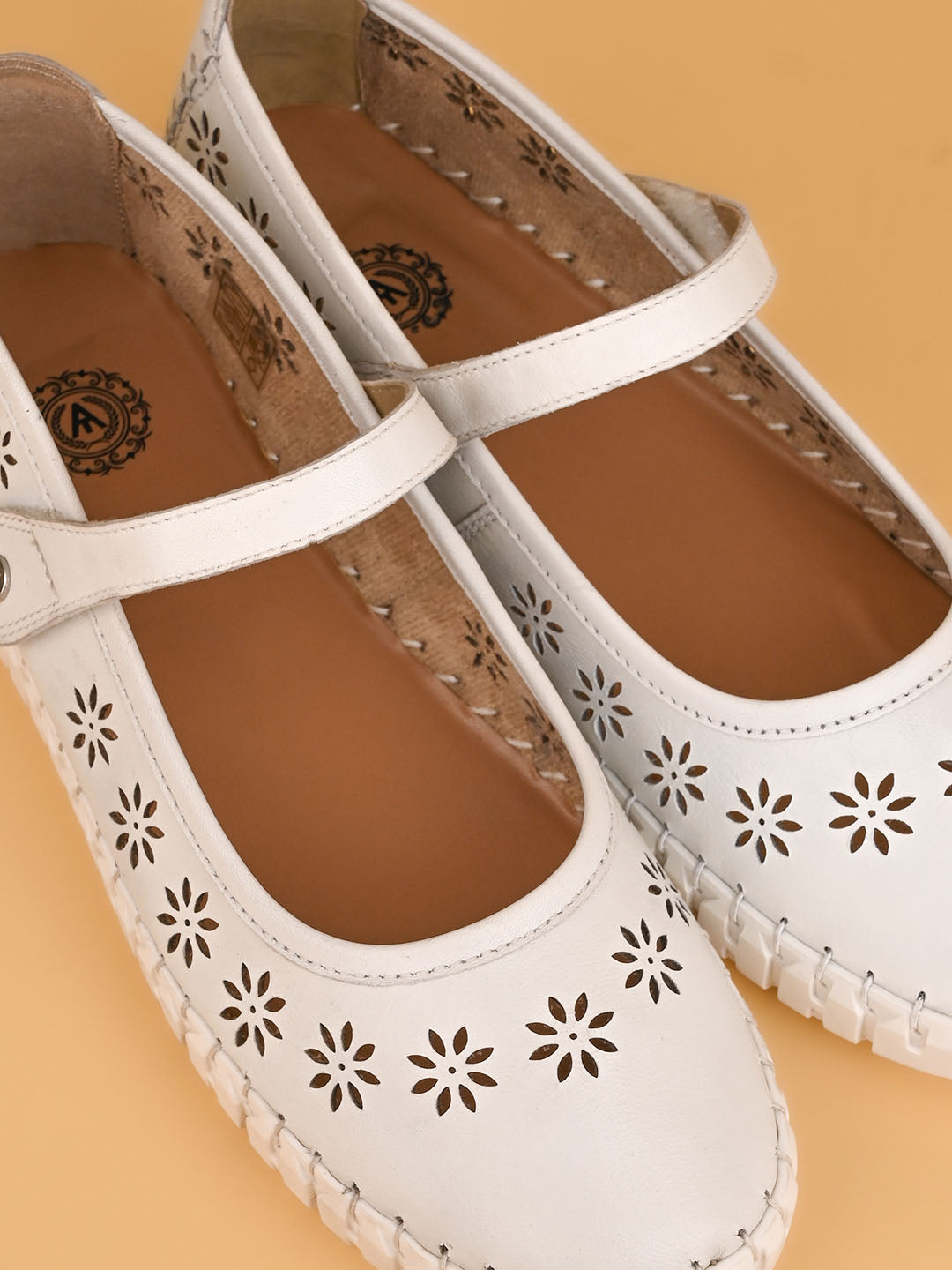 1028-WHITE