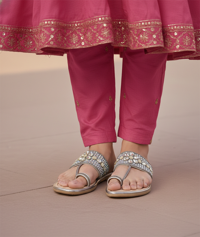 Women’s Silver Rhinestone Floral Toe-Ring Flats